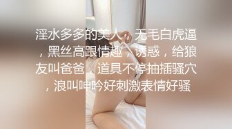 你的专属小女友00后嫩妹，被两小哥各种玩弄，双马尾白嫩美乳粉穴，双人掰着腿跳蛋震动，拉着头发后入轮流操