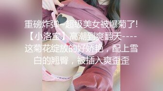 窝是萝莉双马尾大白美乳妹子道具自慰喷水，特写大黑牛震动道具抽插湿一地