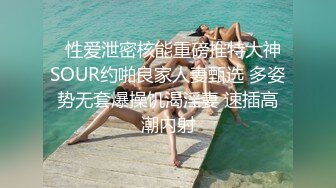 kcf9.com-豆瓣酱 超人气秀人网女神 肛塞尾巴露B短裙 电影院尽情露出色诱放尿 真是大饱眼福刺激