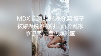 王雨純 獨特制服搭配黑絲 展現豐腴姿態嫵媚的誘人身材