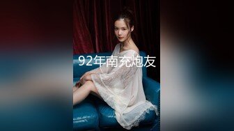 八月最新流出山顶公园路边公厕偷拍 两个制服漂亮楼盘女销售