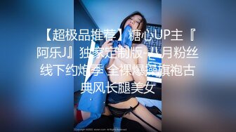 清纯少女看见好棒棒就上前去舔