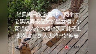 炎炎夏日，卷毛小夥到女同學家做客，吃個西瓜，趁妹子父母不在，按在沙發上啪啪