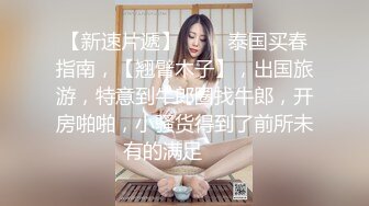 老婆出差两周可把我暼坏了，刚回来就被推倒啪啪