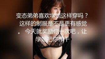 百變女神魅心越來越大膽，大白天路邊車裡大尺度表演…