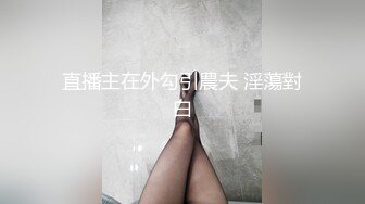 路边公厕全景偷拍出来散步的眼镜美女这鲍鱼可真肥