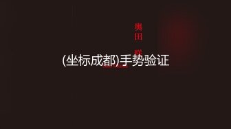 呼伦贝尔阿荣旗网红打卡地爆火 一对情侣翻斗车旁野战被拍曝光 女主俯趴在翻斗车和墙壁的空隙之中被后入