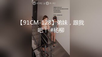 中午午休偷偷潜入公司隔板女厕偷拍高跟红内裤女同事尿尿有点遗憾光线不够没看清逼逼