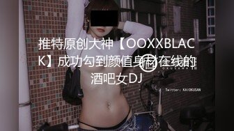 18岁大一骚母狗女友的美b自慰