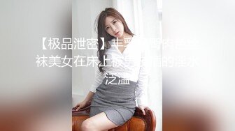 OO後清純女神級萌妹KTV赴約,碎花連衣裙少女感十足,KTV裏大顯身手,壹邊唱歌壹邊拿啤酒瓶摩擦小茓