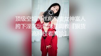   颜值不错的美女主播露脸户外小河边勾搭钓鱼的小哥激情啪啪，让小哥吃奶玩逼交大鸡巴