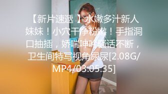 诱人的小少妇颜值很高，漏着骚奶子跟狼友互动