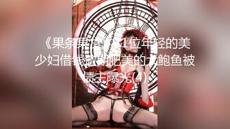  黑客破解家庭网络摄像头偷拍 两个巨乳少妇日常生活在客厅和老公啪啪