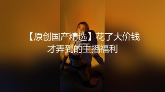  美少妇约炮胸毛男 交舔逼撩起衣服吸奶头 上位骑乘特写猛操大屁股