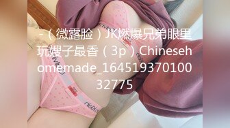 路边公厕全景偷拍两位出来散步的美女非常漂亮的极品鲍鱼