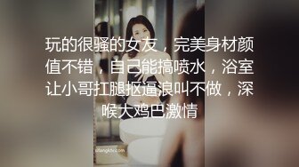 外国妞吃鸡鸡口活挺不错的，人长得又美又爽~干死这个小骚货~