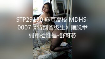 小舅子和同学客厅偷情操逼,被上班回来的姐夫撞见....