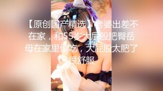 美容院的骚老板娘夜深人静给自己的逼逼做哥保养，全程露脸脱光了玩弄骚奶子给逼逼修剪阴毛，阴道注射药物