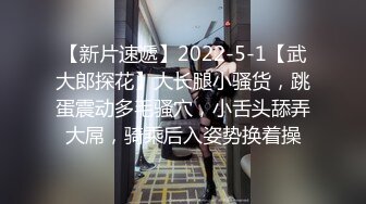 颜值不错的小骚妇镜头前展示玩逼的最高境界，全程露脸瓜果蔬菜易拉罐直接往逼里塞展示，拳交扩阴器真刺激续1