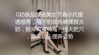 黑衣少妇特写大屌插嘴，抹上润滑油抬腿抽插，招牌动作侧入抱起来猛操