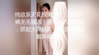 扒开骚逼老婆的蓝色小内内大鸡巴直接插入 站立后入无套猛操 一顿疯插爆操 最后弄喷水 好敏感的小骚货 包射