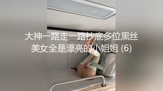 网红脸大奶小骚货被炮友狂操，吊带黑丝抬起腿站立侧入，操的奶子直晃动