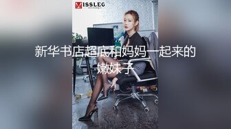 风骚又寂寞的女人，居家穿粉骚的丝袜自慰，独自淫语高潮‘好想被大鸡巴艹呀，艹我的小骚逼'!