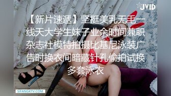 全套女技师伺候大哥激情啪啪直播大秀，全程露脸黑丝情趣活好不粘人，从下舔到上，胸推逼推舔菊花吃鸡巴真骚