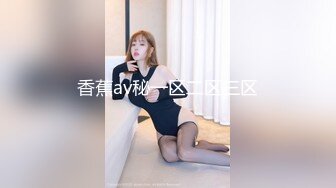 颜值不错的风骚女模特，大辫子漏出骚奶子诱惑狼友跟两位大哥激情3P