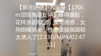 成都车展会女厕偷拍??热裤细长腿美女车模的多毛黑逼