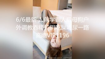  极品御姐小语，性感开档牛仔丝袜，看着欲望满满，无套一滑就进去了，缓慢加快速度