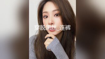  黑白配精彩4P性爱大乱斗，两个小妹轮流被小伙和大老黑爆草玩弄，小美女享受黑人大鸡巴无情抽插，尖叫不止