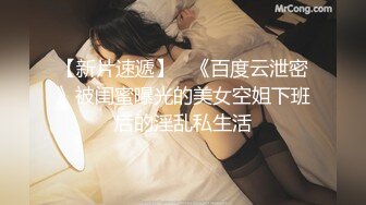 在外面就忍不住的小女友，蹲下来直接给我含住了