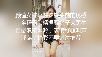  极品圆润美臀小少妇居家夫妻啪啪，跪着按头深喉插嘴，开档黑丝翘起大屁股后入