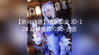 厕拍大神潜入首尔江南区某西餐厅女厕偷拍❤️美女尿尿服务员用力揉肚子，她放了个屁