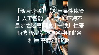 《极品CP?魔手?外购》色胆包天大神潜入移动办事大厅女厕独占坑位隔板缝中连续偸拍，各种高跟制服美腿极品丝袜OL方便