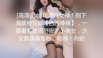 风韵犹存的少妇露脸跟眼镜小哥激情啪啪，给小哥把鸡巴舔硬，亲着小嘴玩着骚逼，无套抽插浪荡呻吟表情好骚2