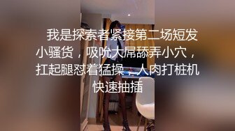 妖艳蛇精脸美少妇，女上位妖娆表情上演榨汁机，后入白虎穴，逼逼上面湿漉漉的