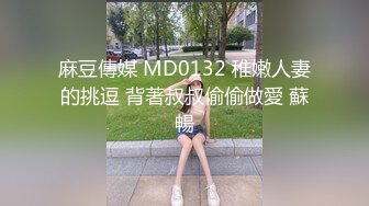 吊钟奶少妇小姨，奶子桃红奶白真像个桃子，挤乳汁自己舔着喝，看得好起劲啊，真心喜欢这对奶白兔子！