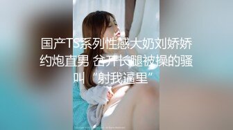 商场女厕全景偷拍白靴可爱小妹光秃秃的白虎无毛穴真嫩