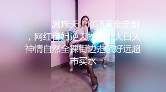 剧情演绎白嫩丰满骚妻寂寞难耐家中自慰棒自嗨被送快递的小哥撞见