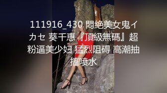  白毛女友穿白丝，爱在镜头前比耶