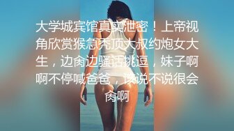 气质小姐姐人美胆更肥,真空透视装逛街,故意在各种店里晃悠,主动勾引路边小哥摸奶子