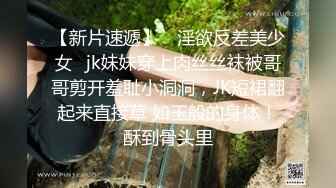 肉肉身材白靴妹子啪啪，口交舔弄到床上后入大力抽插猛操