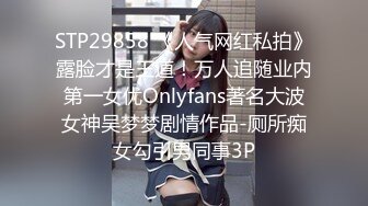 【新片速遞】 调皮儿子洗手间暗藏摄像头❤️偷窥48岁的无毛B妈妈洗澡3