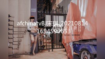  养生会所里的极品大奶妹，颜值不错勾搭按摩小哥69交大鸡巴舔骚穴