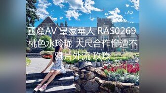 Ria 久留美甜蜜地坐着等待，因为一些男人将他们的鸡巴释放到她的脸上。