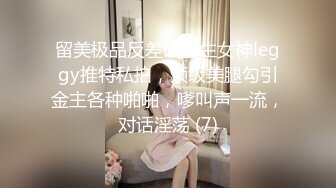 冒充舞蹈老师让萝莉妹子抠摸私处和圆润的奶子