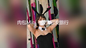 蓝色隔板女厕近距离偷窥几个美女御姐的极品小嫩鲍