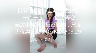 母狗老婆张开双腿自慰, 被老公揉骚逼特写